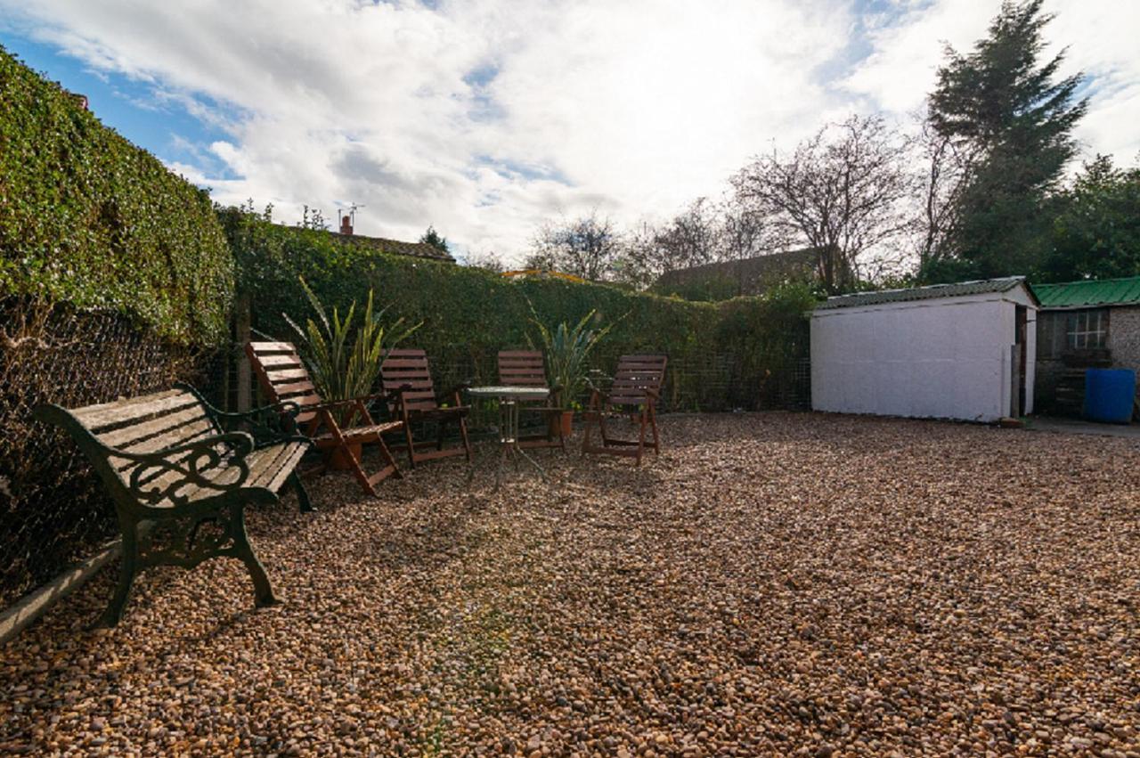 Beautiful 6 Bedroom Holiday Home, Manchester Wythenshawe Exterior foto